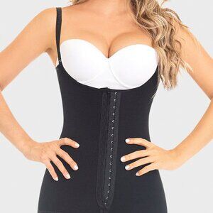 Extra short strapless shaping girdle